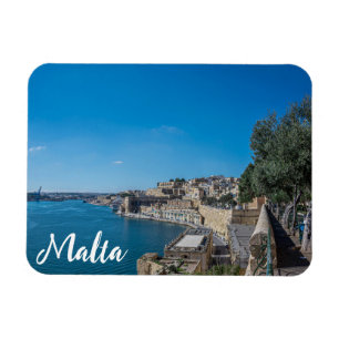 Panoramasicht auf die Stadtmauer und den Hafen von Magnet