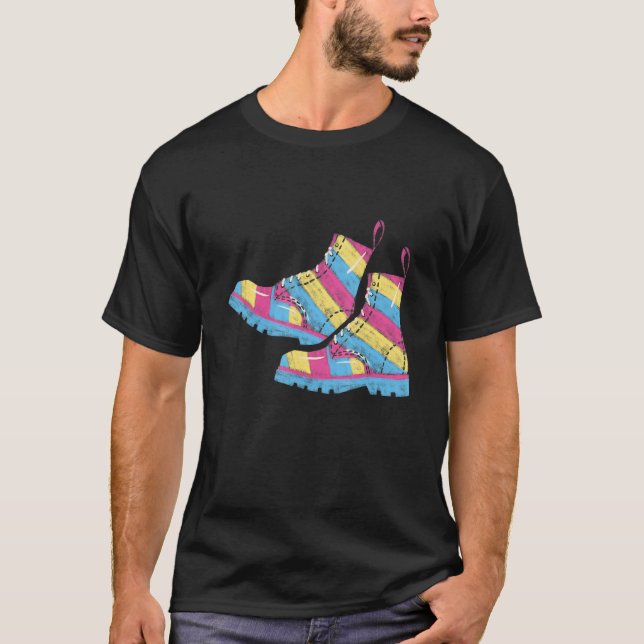 Pansexual Boots Gay Liebe LGBTQ+ Niedliche Ästheti T-Shirt (Vorderseite)
