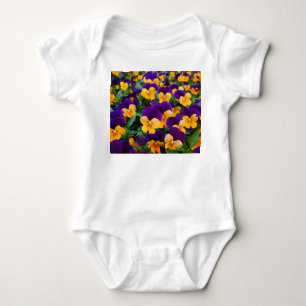 Pansy Bloom: Garden Beauty Nah-up. Baby Strampler