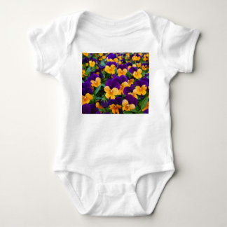 Pansy Bloom: Garden Beauty Nah-up. Baby Strampler