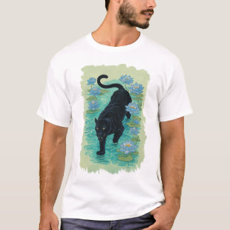 Panther, der durch blaue Lotusblumen kriecht T-Shirt