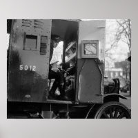 Panzerfahrzeugfahrer mit Pistole, 1925. Vintage