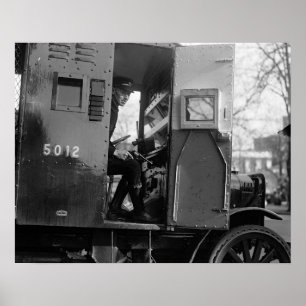 Panzerkampfwagen-Fahrer mit Pistol, 1925. Vintag Poster