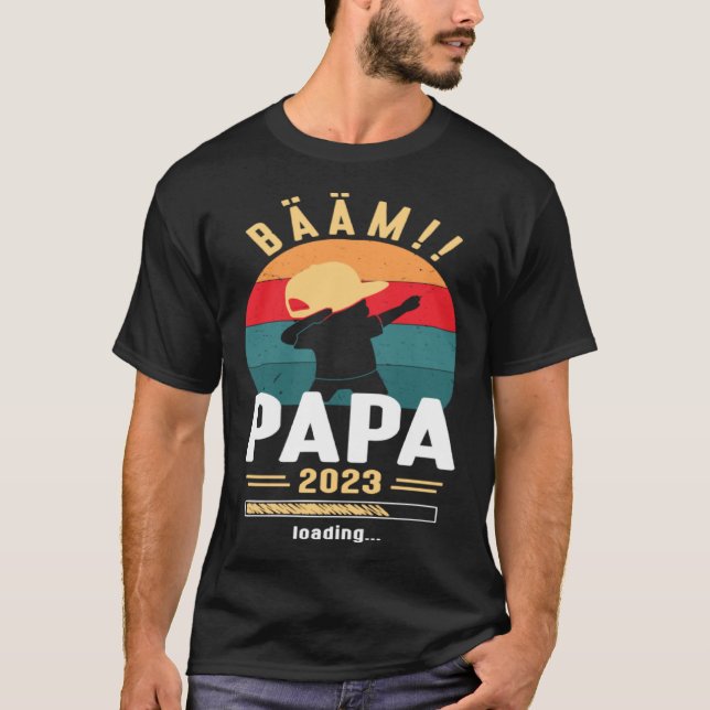 Papa 2023 Loading Dabbing Papa Working Dad Announc T-Shirt (Vorderseite)