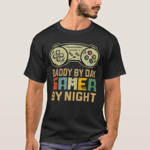 Papa bei Tag, Gamer bei Nacht, lustige Papa-Witze T-Shirt