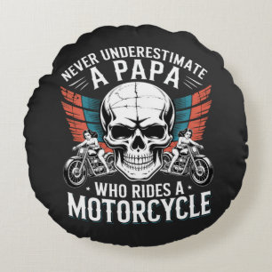 Papa Biker, der ein Motorrad fährt Rundes Kissen