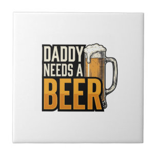Papa braucht ein Bier Vintage Gravur Shirt Design_ Fliese