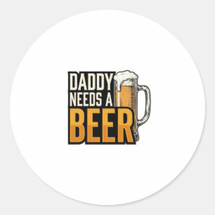 Papa braucht ein Bier Vintage Gravur Shirt Design_ Runder Aufkleber