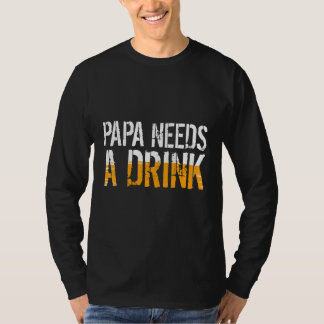 Papa braucht ein Getränk für Vater oder Großmutter T-Shirt