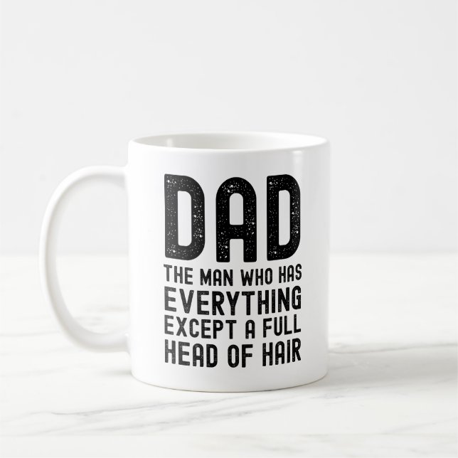 Papa, der Mann, der alles hat, außer einer vollen  Kaffeetasse (Links)