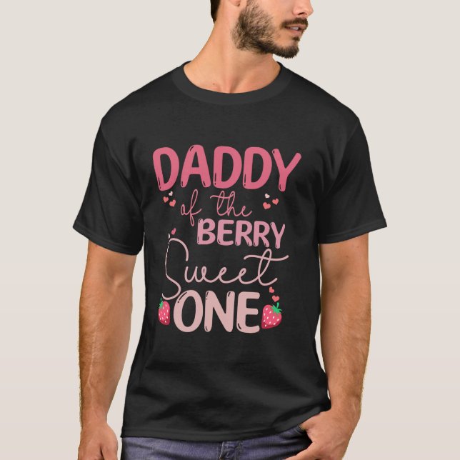 Papa des Berry Sweet One Strawberry First Birt T-Shirt (Vorderseite)