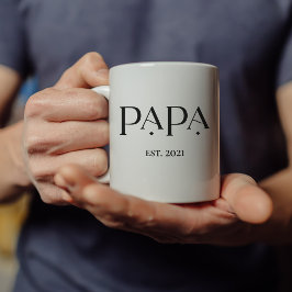 Papa Est. Datum mit Kindernamen | Moderner Text Kaffeetasse