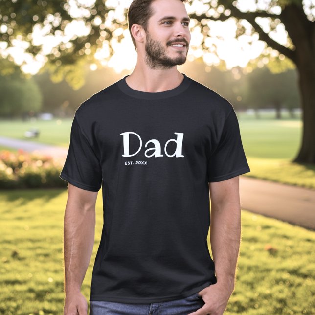 Papa Gegründet Minimal Schwarz Weiß T-Shirt (Von Creator hochgeladen)
