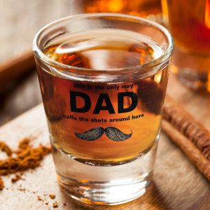 Papa gibt den Ton an   Lustiges Shotglas für Papa Schnapsglas