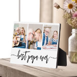 Papa Großvater Grandchildren FotoCollage Fotoplatte<br><div class="desc">Die Liebe zwischen Papa und seinen Enkelkindern erfassen wir mit unserem Großvater Großkinder Foto Collage Plaque. Diese personalisierte Gedenktafel beherbergt eine herzerwärmende Collage aus Foto, in der wunderbar die von Papa und seinen geliebten Enkelkindern geteilten wertvollen Momente präsentiert werden. Um die Fotos herum ist der beliebte Titel "Papa", der dem...</div>