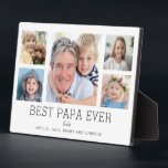 Papa Großvater Grandchildren FotoCollage Fotoplatte<br><div class="desc">Einfaches und sauberes Design lasse Ihren Fotos auf dieser Best Papa Ever-Plakette ein Glanz. Ein großes Foto in der Mitte mit zwei kleineren Fotos auf beiden Seiten lasse Ihnen, Ihre eigenen Fotos leicht einzufügen. Das Best Papa Ever ist unten in einem modernen Schriftart geschrieben. Zwei Zeilen unten lasse Ihnen, Ihre...</div>