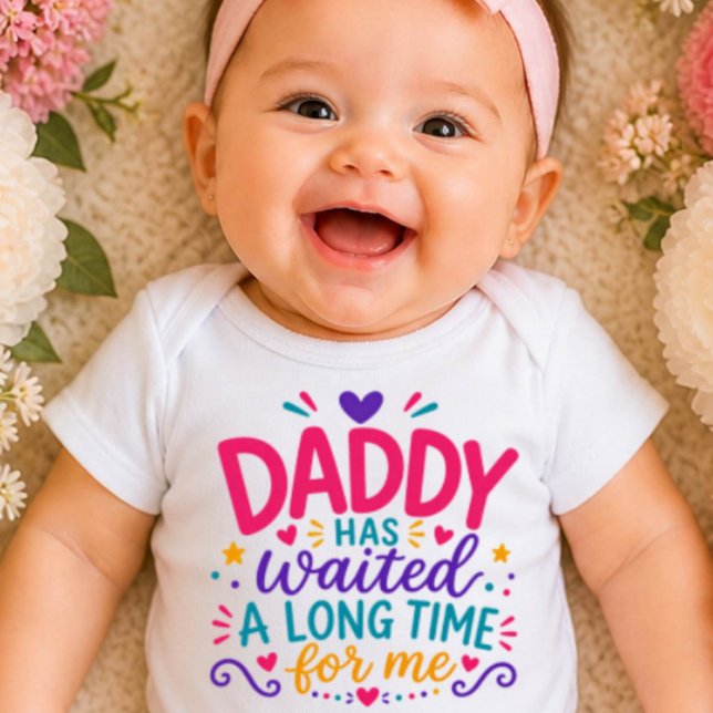 Papa hat gewartet Farbige Baby Bodysuit Strampler (Von Creator hochgeladen)