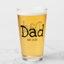 Papa hat mutige Schwarz-Weiß-Bier etabliert Glas