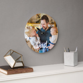 Papa hat Schwarz Weiß Foto gegründet Große Wanduhr