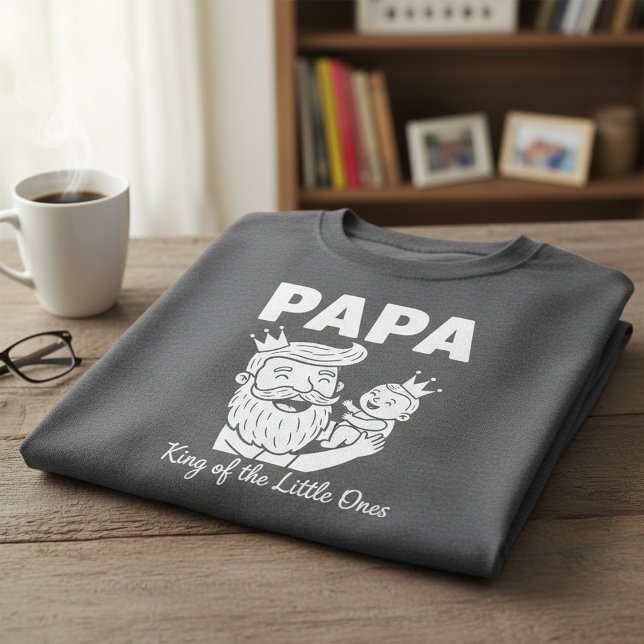 Papa King of the Little Ones, Dad & Baby  T-Shirt (Von Creator hochgeladen)