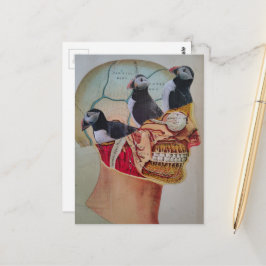 Papageientaucher im Kopf Surrealistische Mixed-Med Postkarte