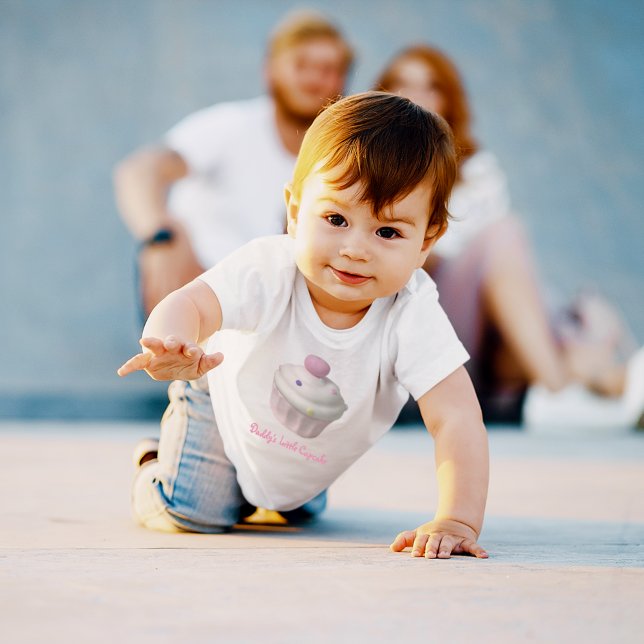 Papa's Kleiner Cupcake Baby T-shirt (Von Creator hochgeladen)