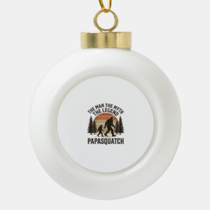 Papasquatch Vintage Bigfoot Dad Shirt Design_1 Keramik Kugel-Ornament