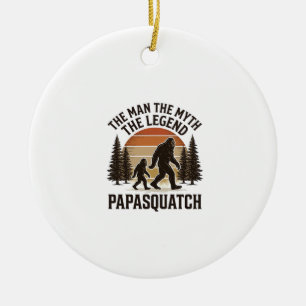 Papasquatch Vintage Bigfoot Dad Shirt Design_1 Keramik Ornament