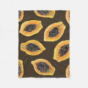 Papaya-Scheiben auf dunkelbraun Fleecedecke