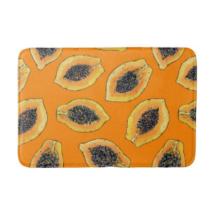 Papaya-Scheiben auf Orange Badematte