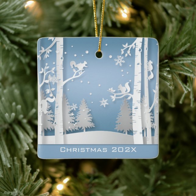 Papercut Winterwald und Eichhörnchen Keramikornament (Baum)