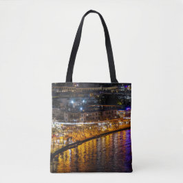 Paphos-Küste in der Nacht, Aussicht auf die Drohne