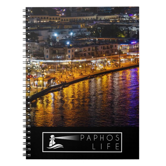 Paphos-Küste in der Nacht, Aussicht auf die Drohne Notizblock (Vorderseite)