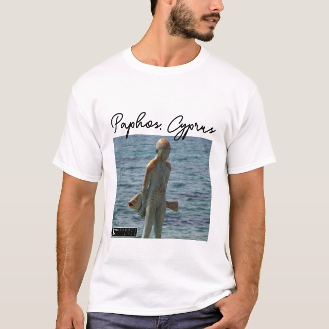 Paphos Statue Boy and Fish, Unterschrift T-Shirt (Vorderseite)
