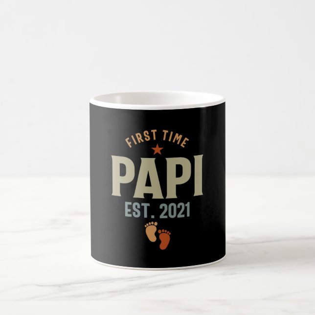 Papi Est 2021 Vater zum ersten Mal Kaffeetasse (Mittel)
