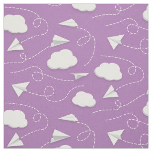 Papierflugzeuge, die zwischen Wolkenlavender flieg Stoff