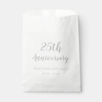 Papiertaschen zum 25. Jahrestag des Gastgeschenks