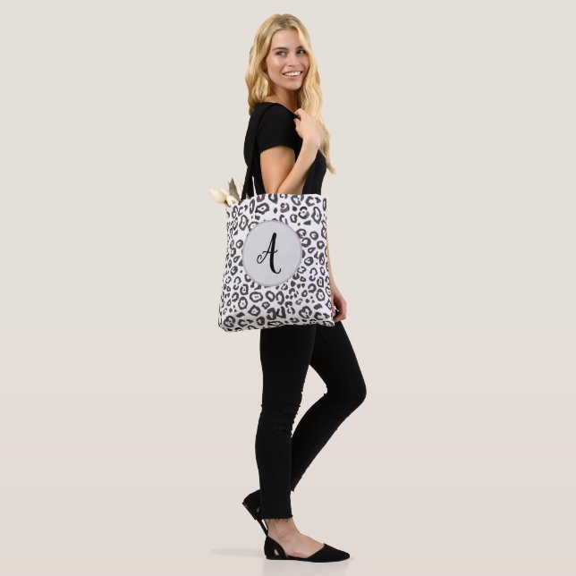 Papiertüte aus Leopard, Papiertüte (Am Model)