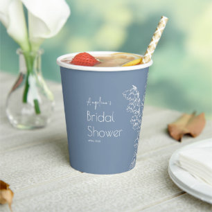 Papiertüten für eine Brautdusche. Pappbecher