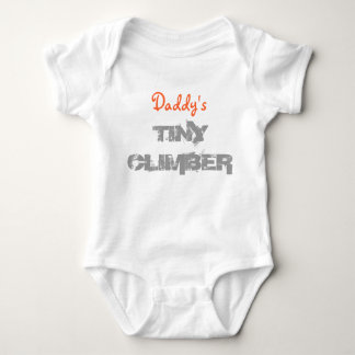 Papys winziger Kletterbaby-Strampler Baby Strampler