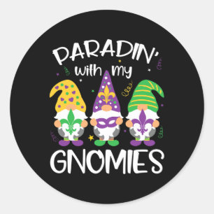 Parading mit meinen Gnomies Funny Mardi Gras Novel Runder Aufkleber