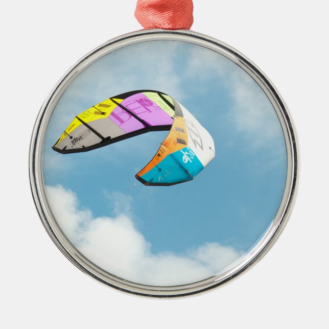 PARAGLIERUNG SILBERNES ORNAMENT (Vorne)