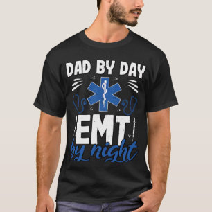 Paramedic Papa am Tag emme am Abend Vatertagmedizi T-Shirt