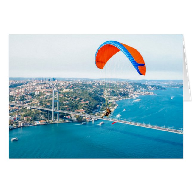 Paramotorpiloten, die über den Bosporus fliegen (Vorderseite (Horizontal))