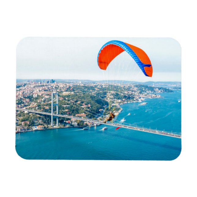 Paramotorpiloten, die über den Bosporus fliegen Magnet (Horizontal)
