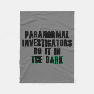 Paranormaler Spaß der Ermittler (schwarz) Fleecedecke