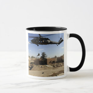 Parareskueman-Rappel aus einem HH-60 2 Tasse