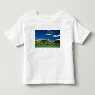 Parasailing mit Blick auf den beeindruckenden Löwe Kleinkind T-shirt