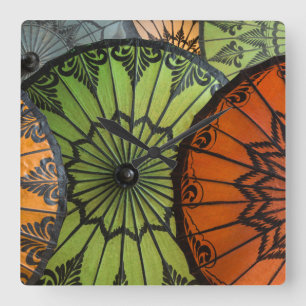 parasols for sale, bagan, myanmar quadratische wanduhr