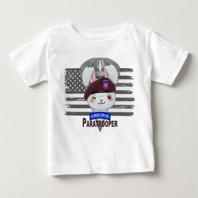 Paratrooper, 82. Im Flugzeug Baby T-shirt (Vorderseite)